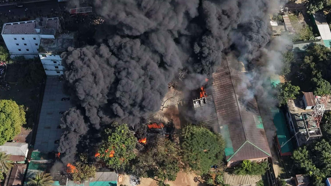 গাজীপুরে কারখানায় আগুন, ৩ ঘণ্টা পর নিয়ন্ত্রণে